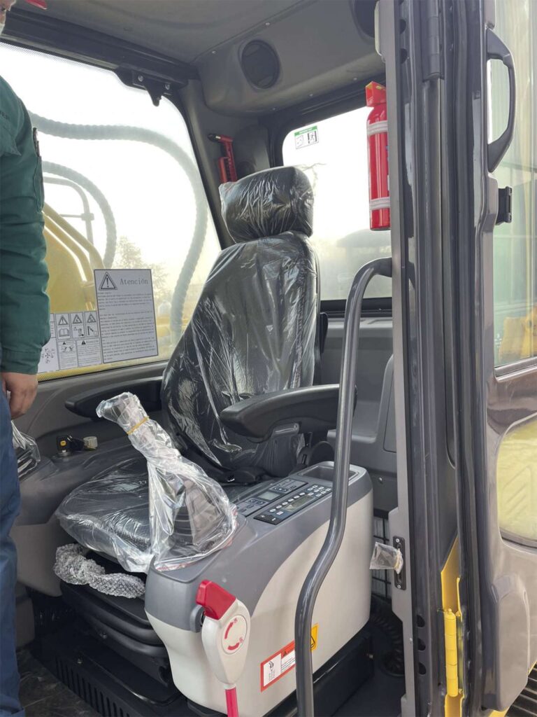 Excavadora-LX210-8-25